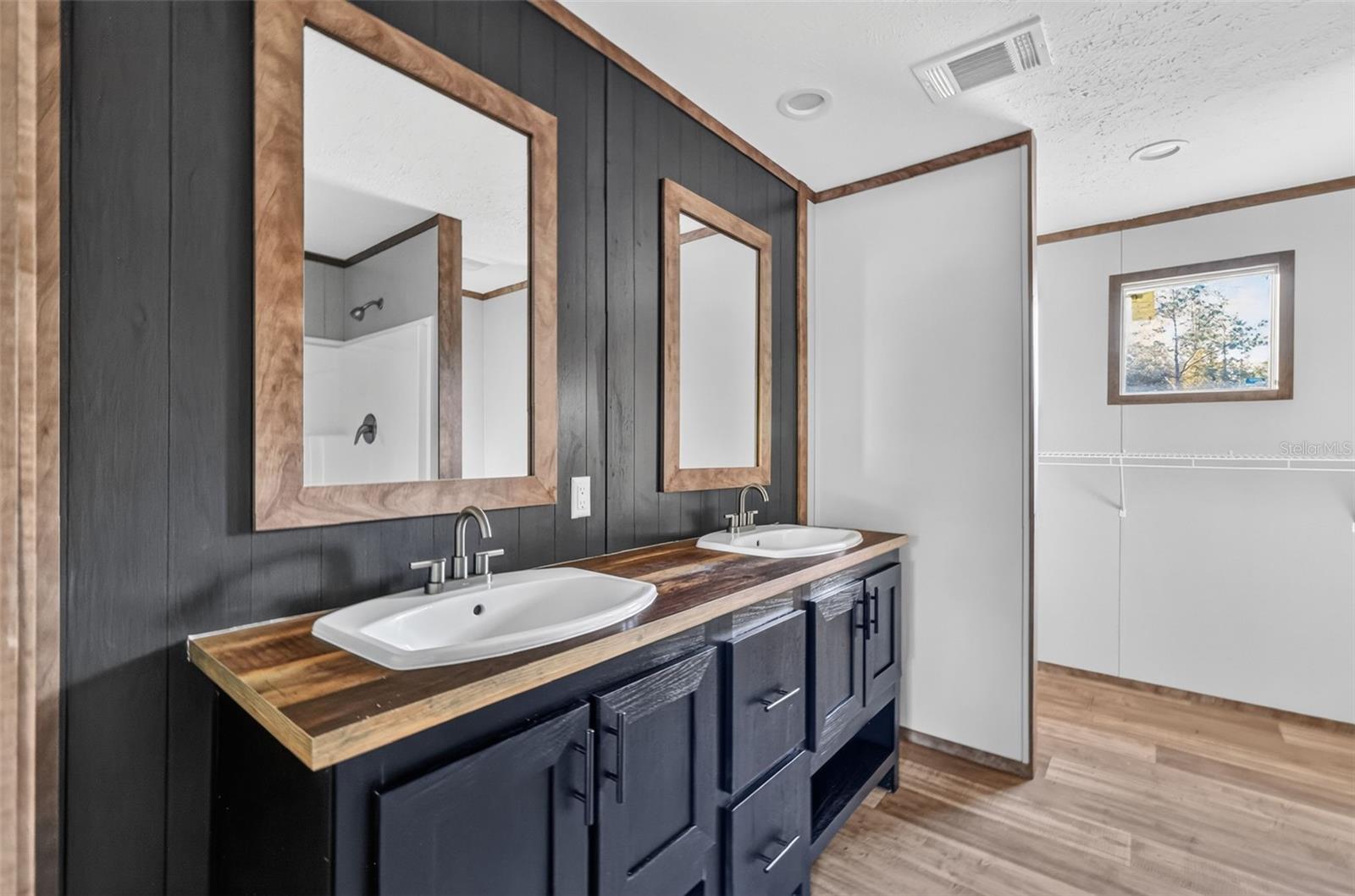 WILLISTON HIGHLANDS - Residential