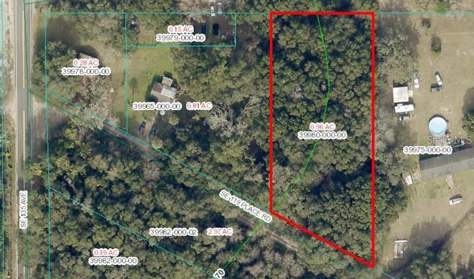 **GREAT LOCATION ON THIS BEAUTIFUL APROX. 1 ACRE LOT** Located less than 1 mile from Lake Weir and world famous "Gator Joes"! This Property has an old house located right in the middle of the lot, there is no value in the home however makes and interesting find. The lot is 140ft wide by 300ft deep and has an abundance of huge Oak shade trees- just waiting for you to build your dream home or barndominium!! Would also make a great vacation get away! Located in fast growing Marion county on a quiet dirt road just steps from the main street. Now is the time to invest in land!