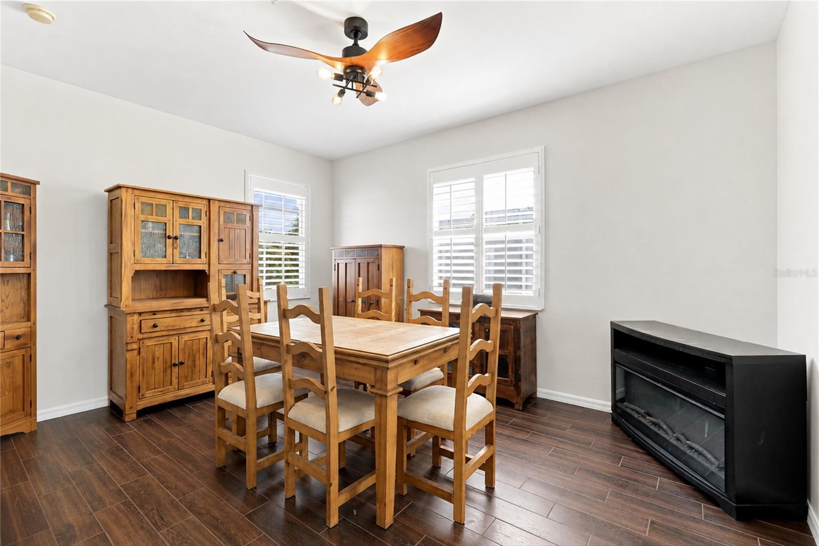 ASHTON OAKS/RIVER HALL - Residential
