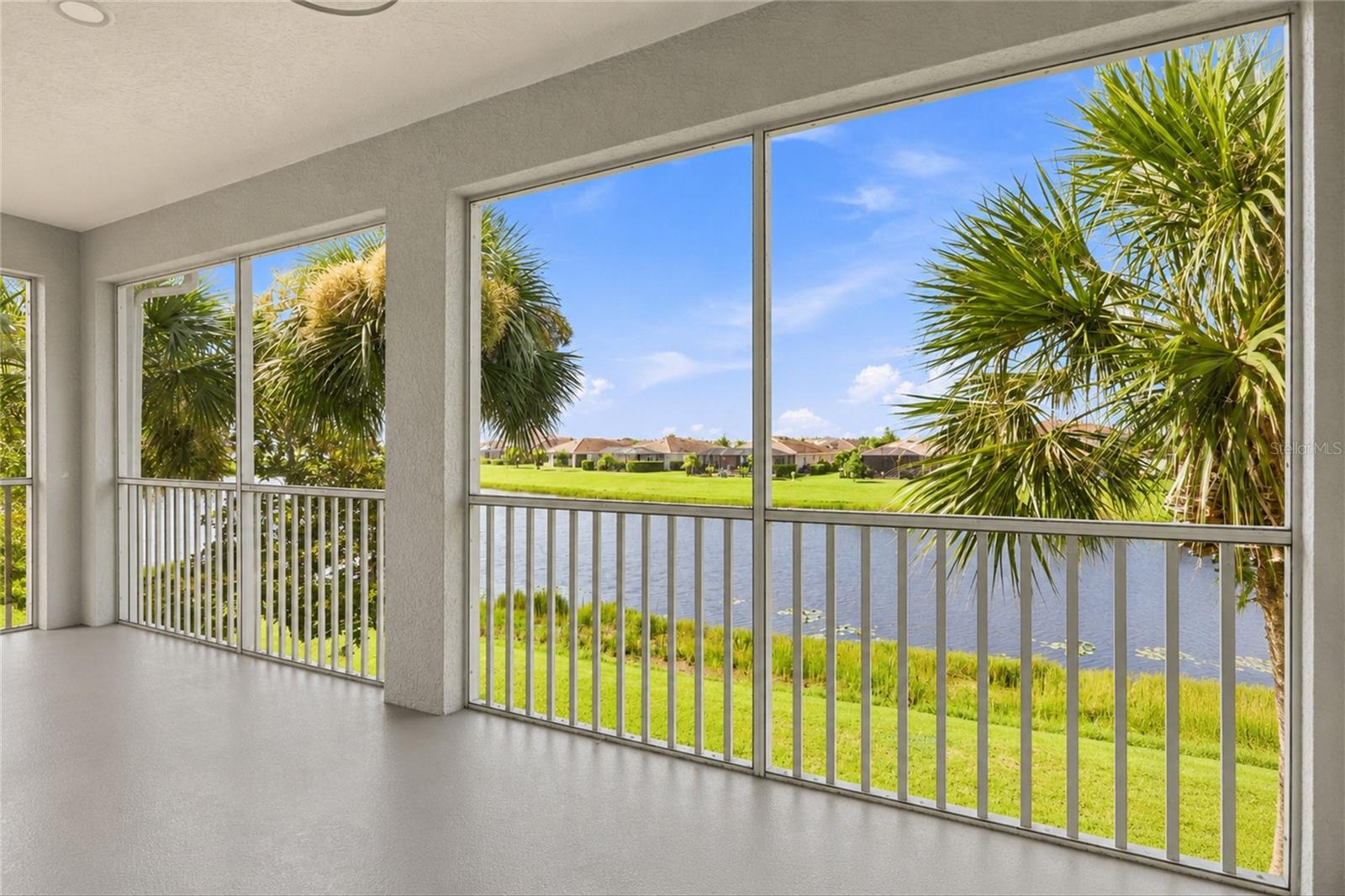 ASHTON OAKS/RIVER HALL - Residential