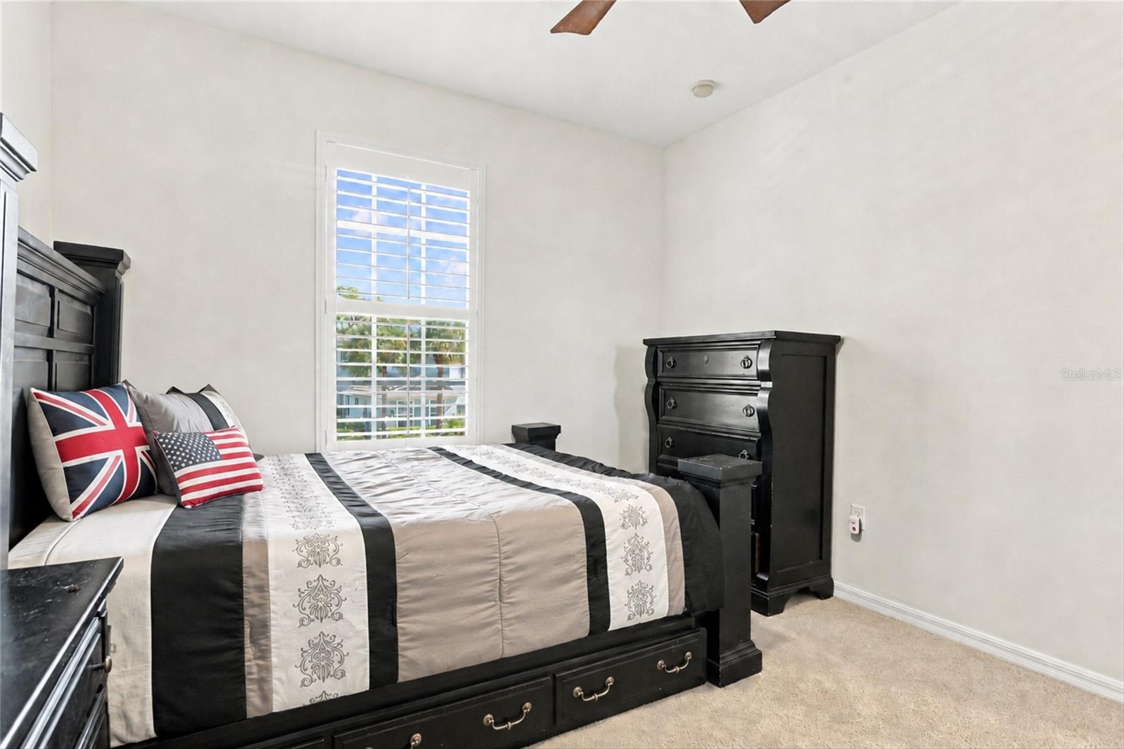 ASHTON OAKS/RIVER HALL - Residential