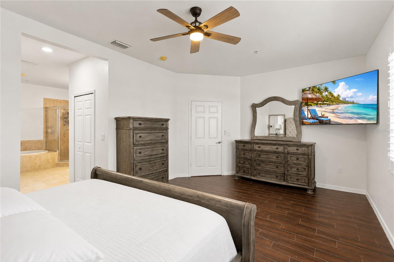 ASHTON OAKS/RIVER HALL - Residential