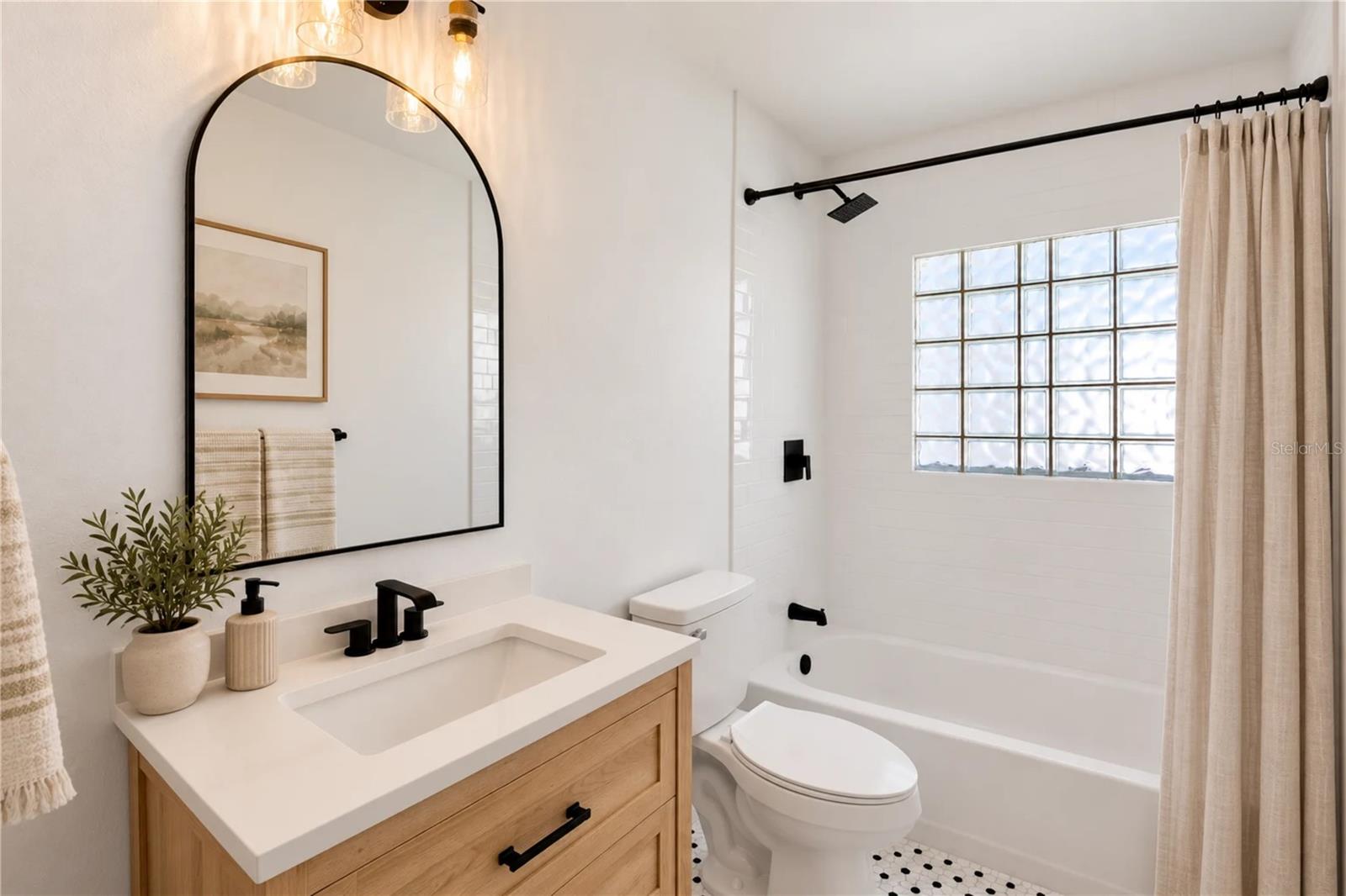 ENGLEWOOD ISLES SUB - Residential
