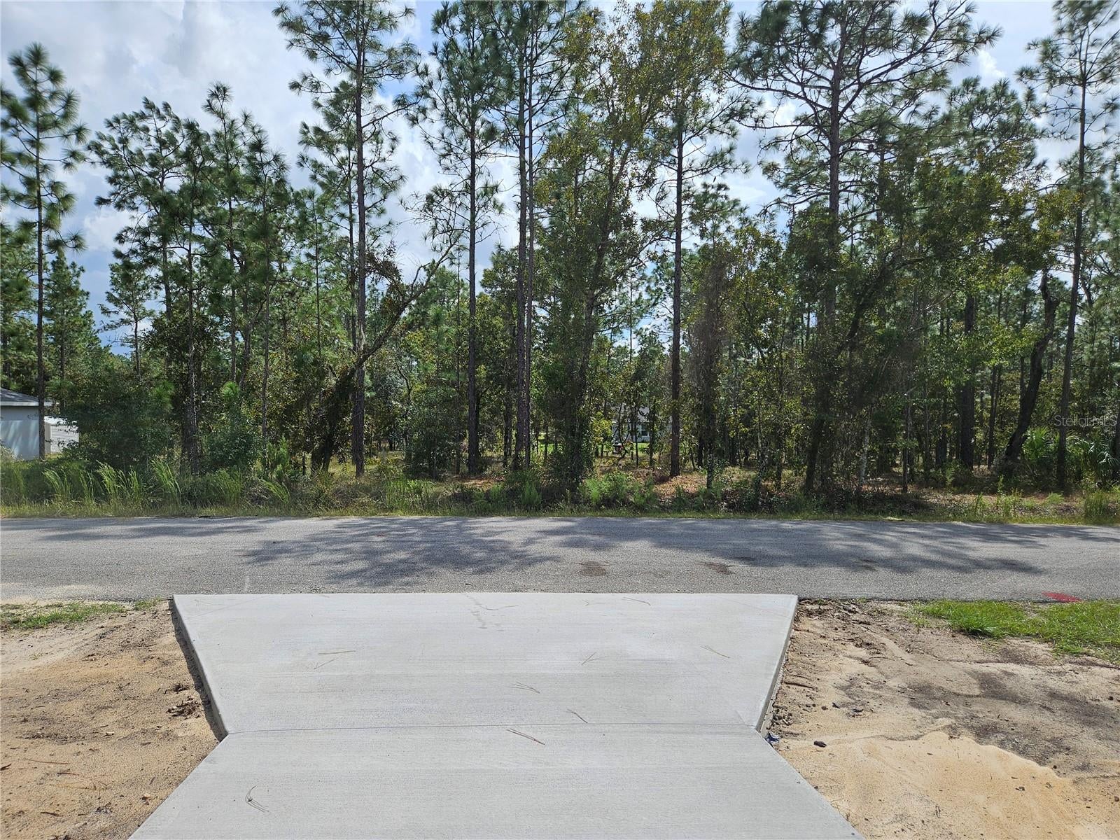 RAINBOW LAKES ESTATE - Land