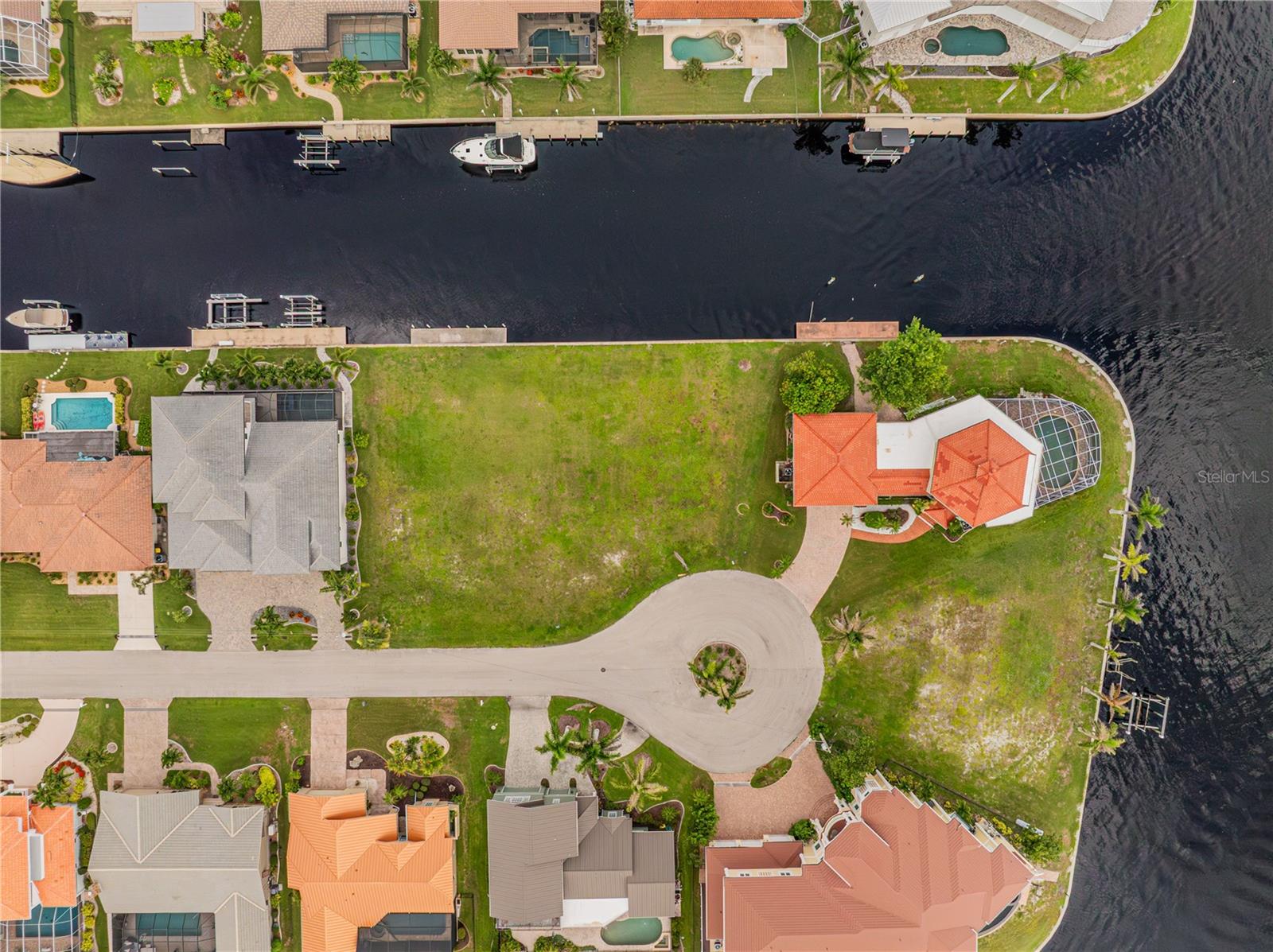 PUNTA GORDA ISLES SEC 04 - Land