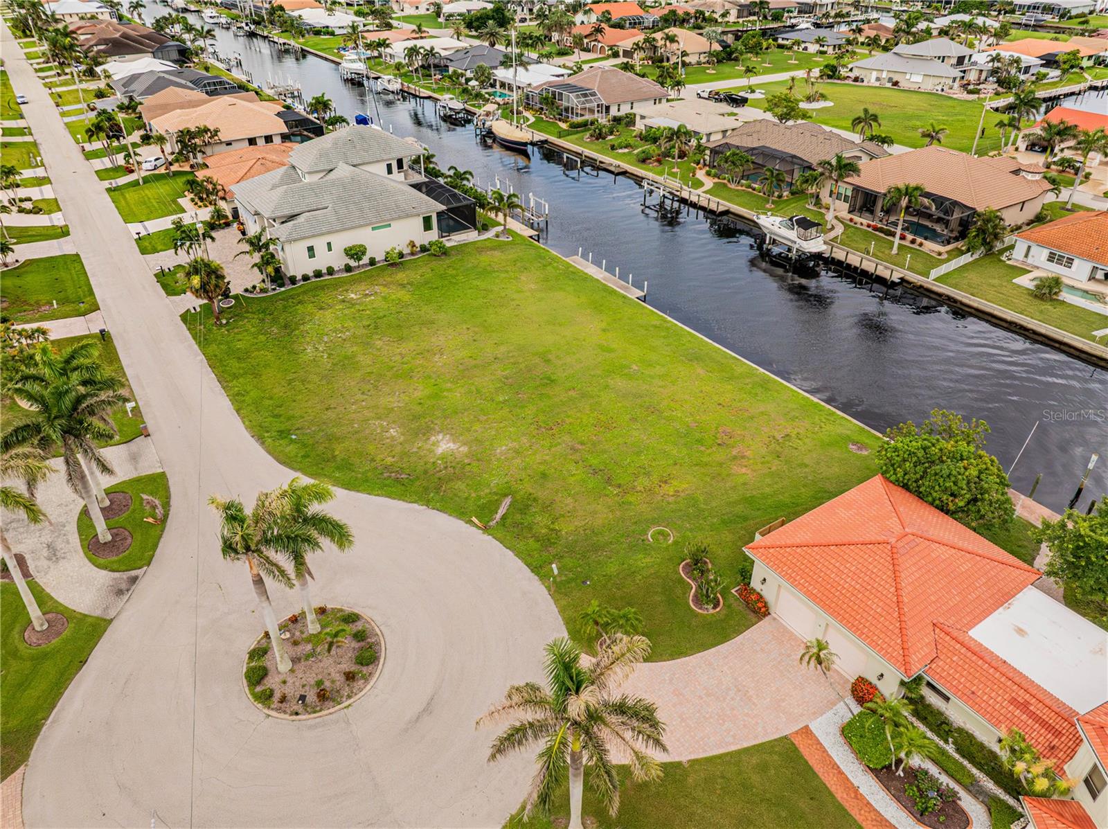 PUNTA GORDA ISLES SEC 04 - Land