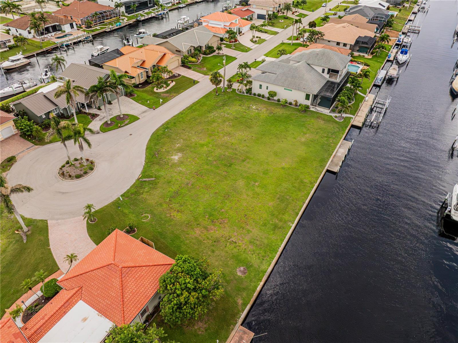 PUNTA GORDA ISLES SEC 04 - Land