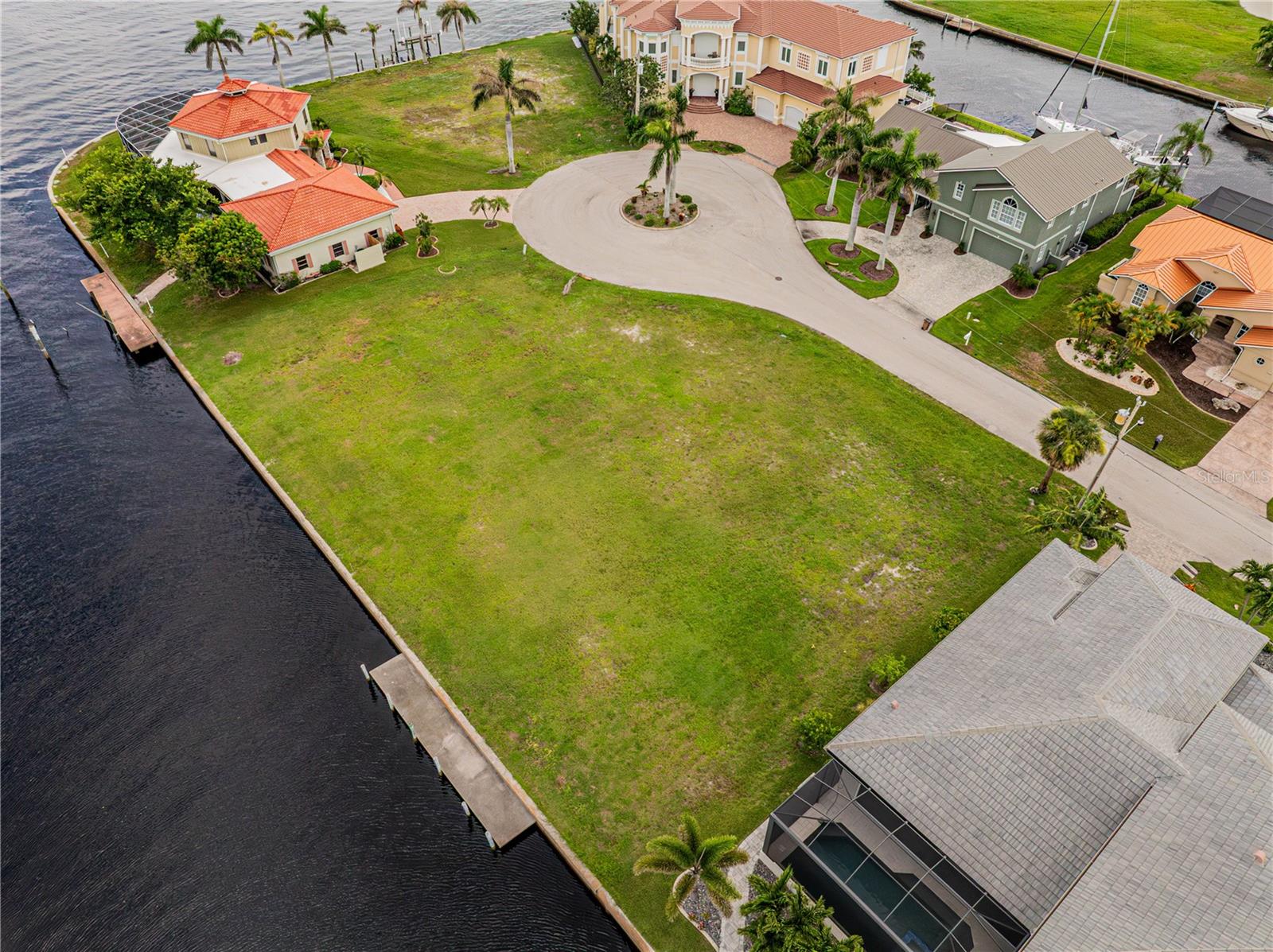 PUNTA GORDA ISLES SEC 04 - Land