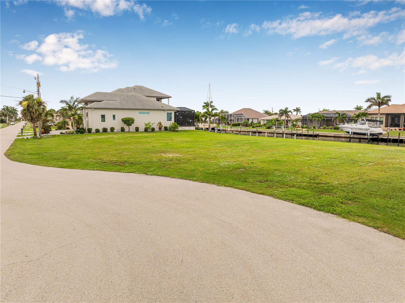 PUNTA GORDA ISLES SEC 04 - Land