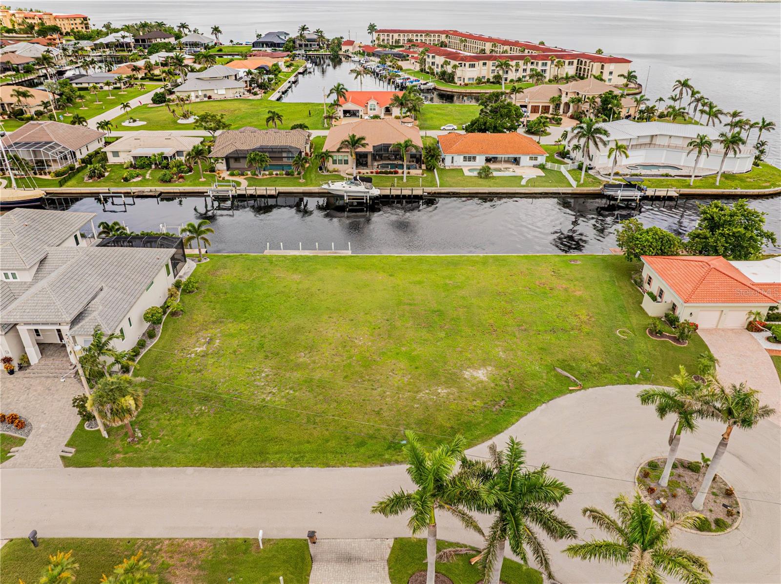 PUNTA GORDA ISLES SEC 04 - Land
