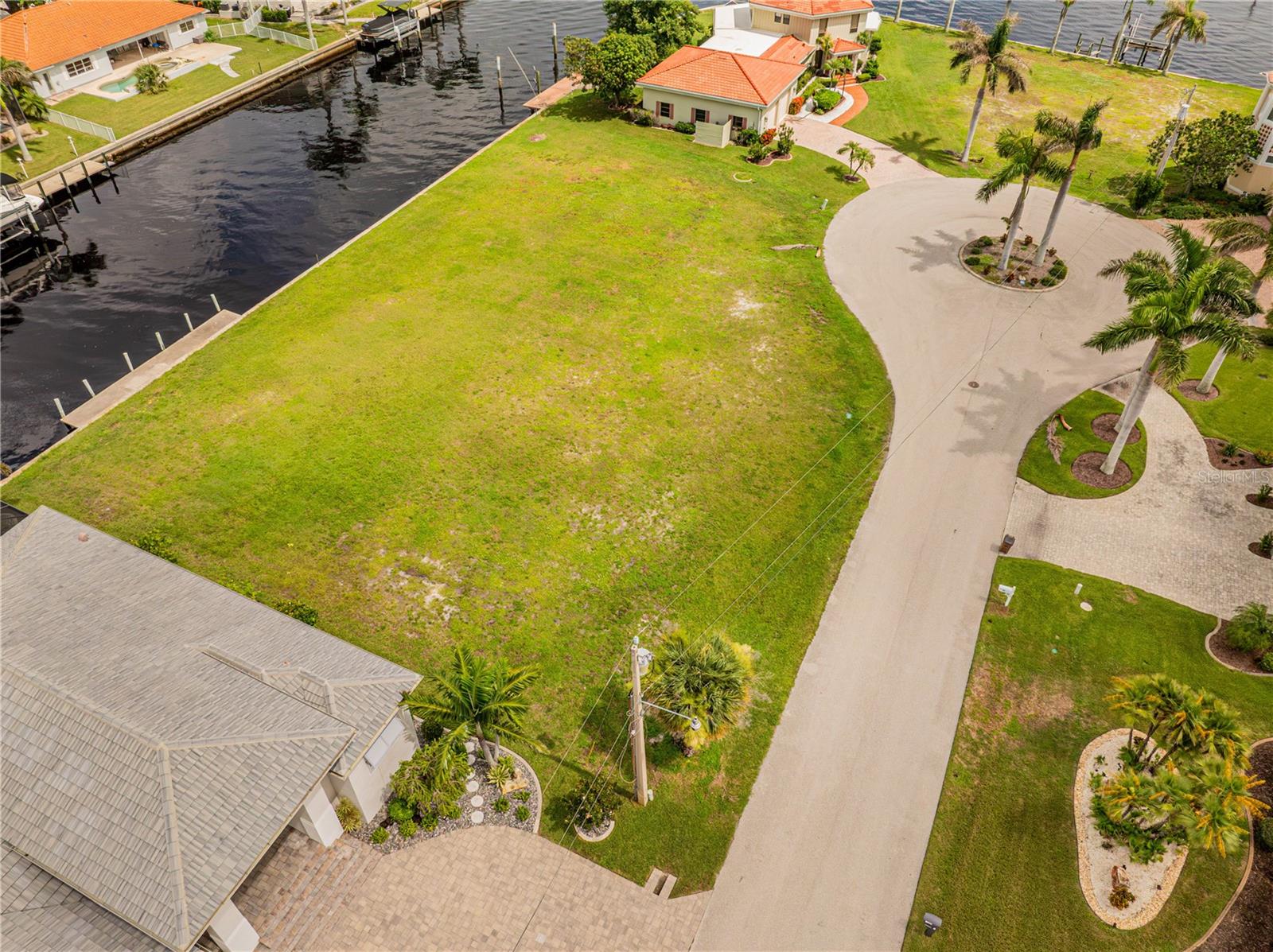 PUNTA GORDA ISLES SEC 04 - Land