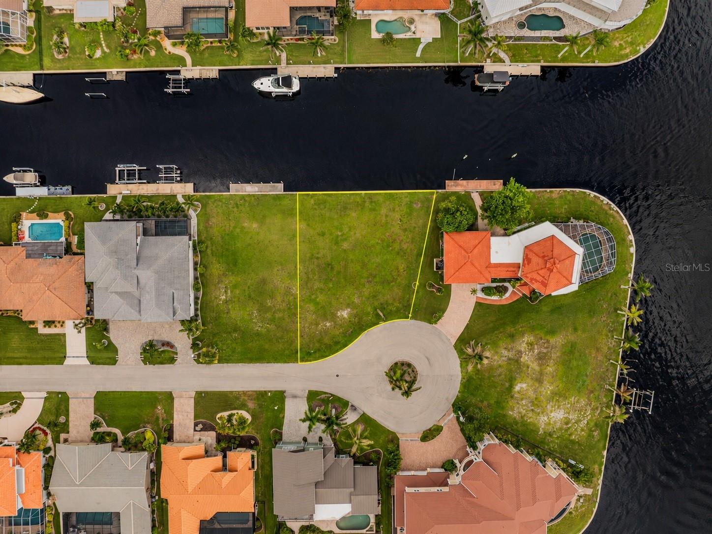PUNTA GORDA ISLES SEC 04 - Land
