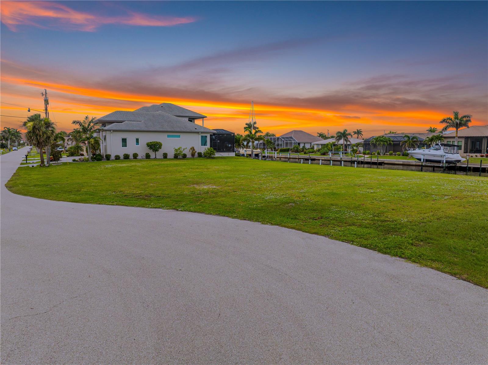 PUNTA GORDA ISLES SEC 04 - Land
