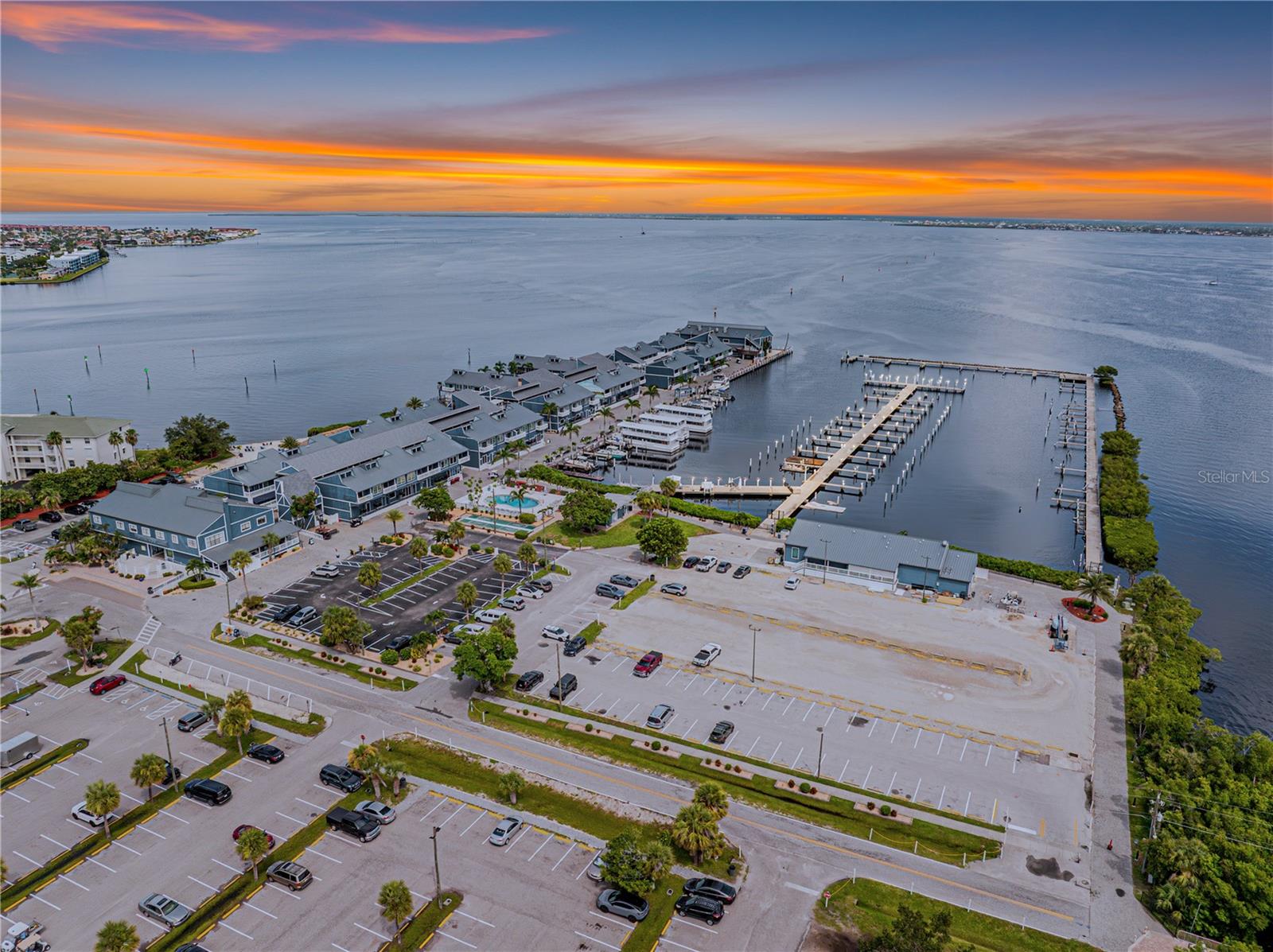 PUNTA GORDA ISLES SEC 04 - Land