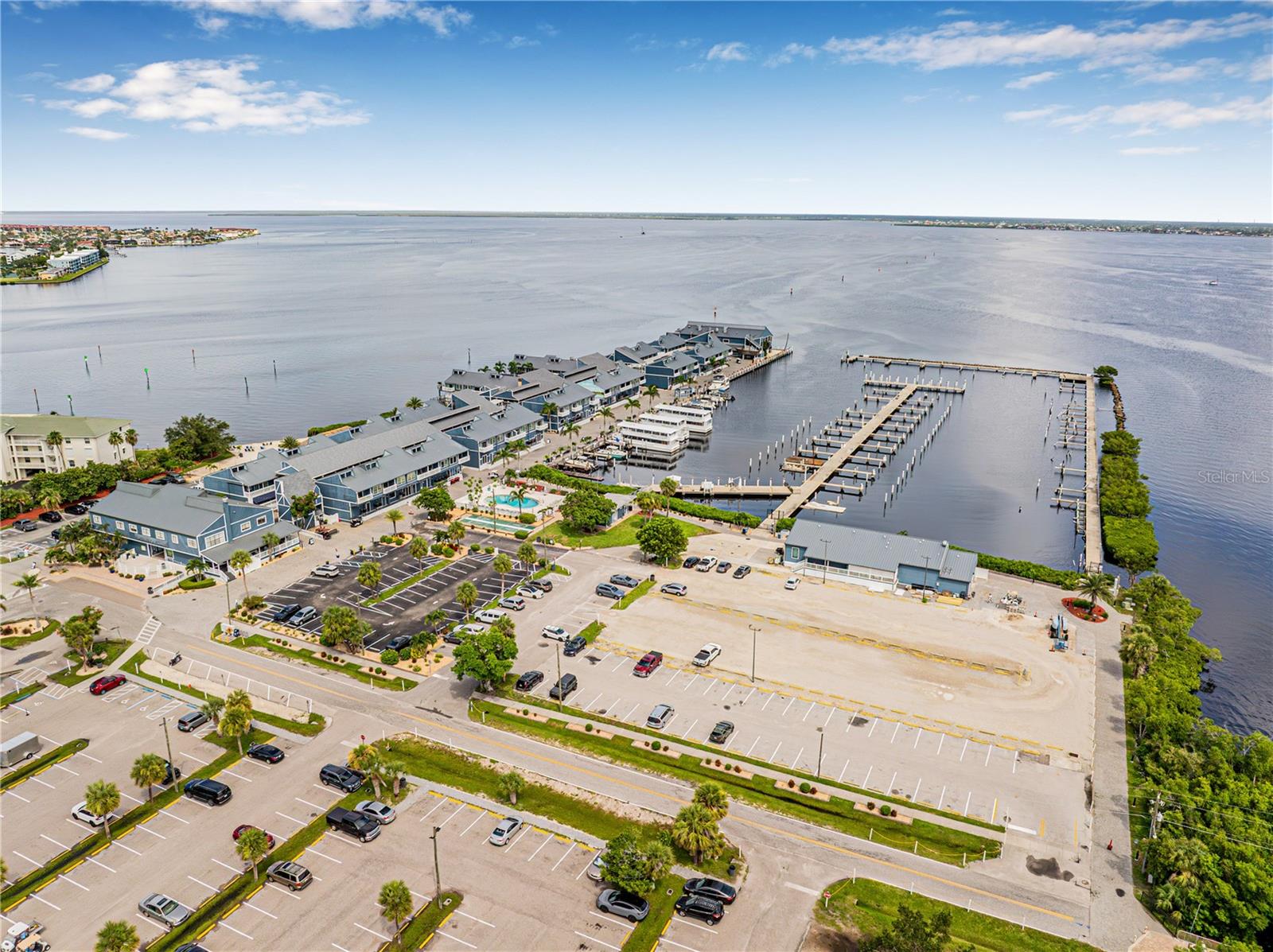 PUNTA GORDA ISLES SEC 04 - Land