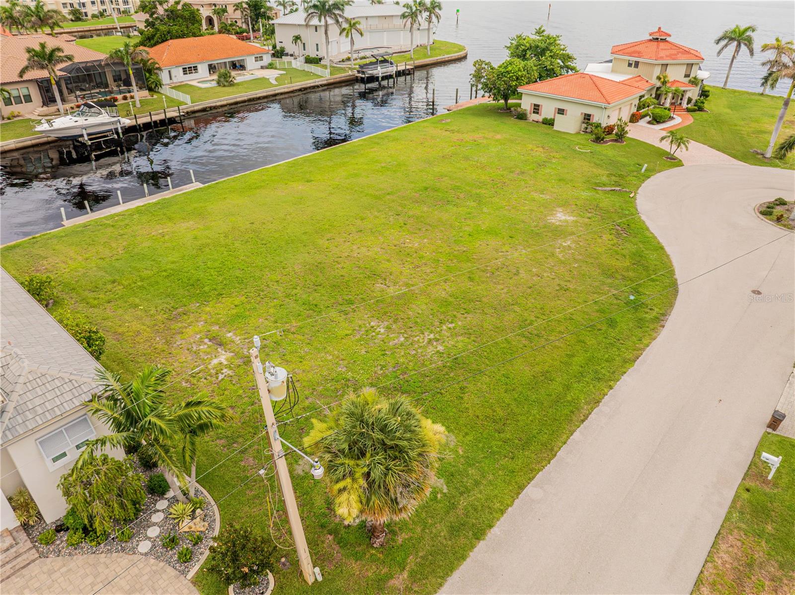 PUNTA GORDA ISLES SEC 04 - Land