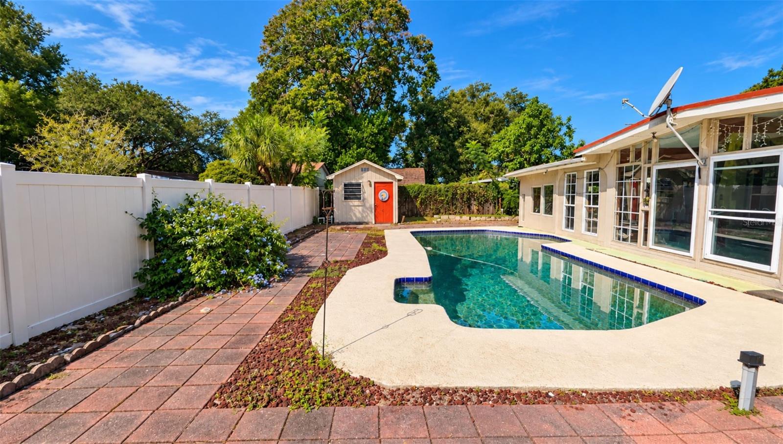 TILSEN MANOR BLKS 2 3 4 5 6 8 - Residential