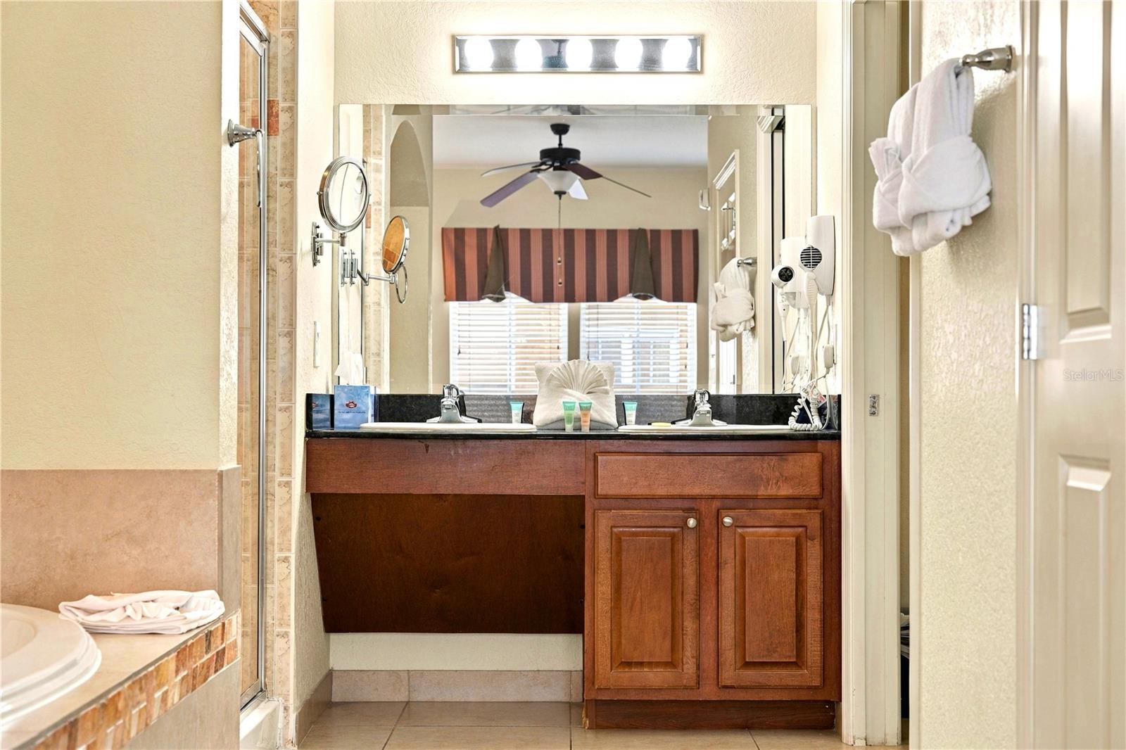 LAKE BUENA VISTA RESORT VILLAGE 4 CONDO - Residential