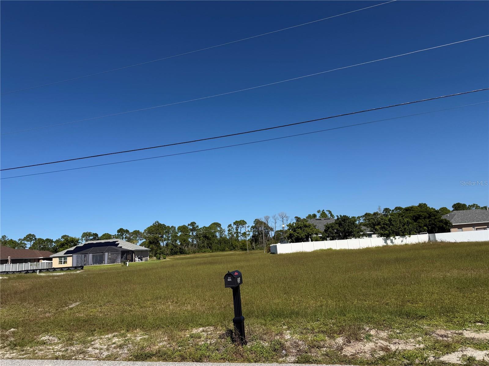 CAPE CORAL - Land