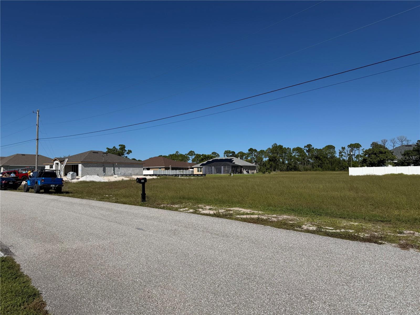 CAPE CORAL - Land