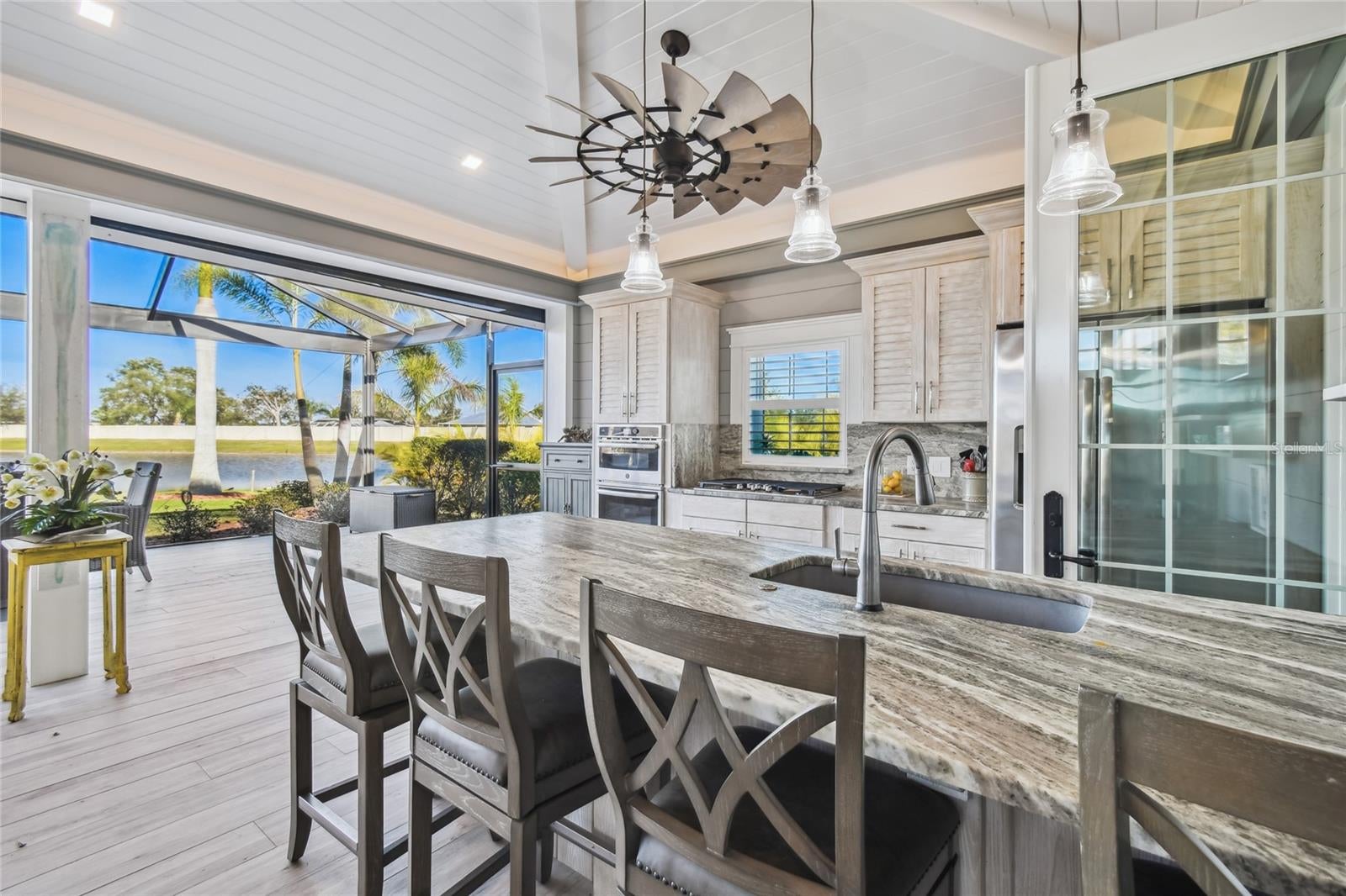 THORNTON CRK MOTORCOACH RESIDENCE - Residential
