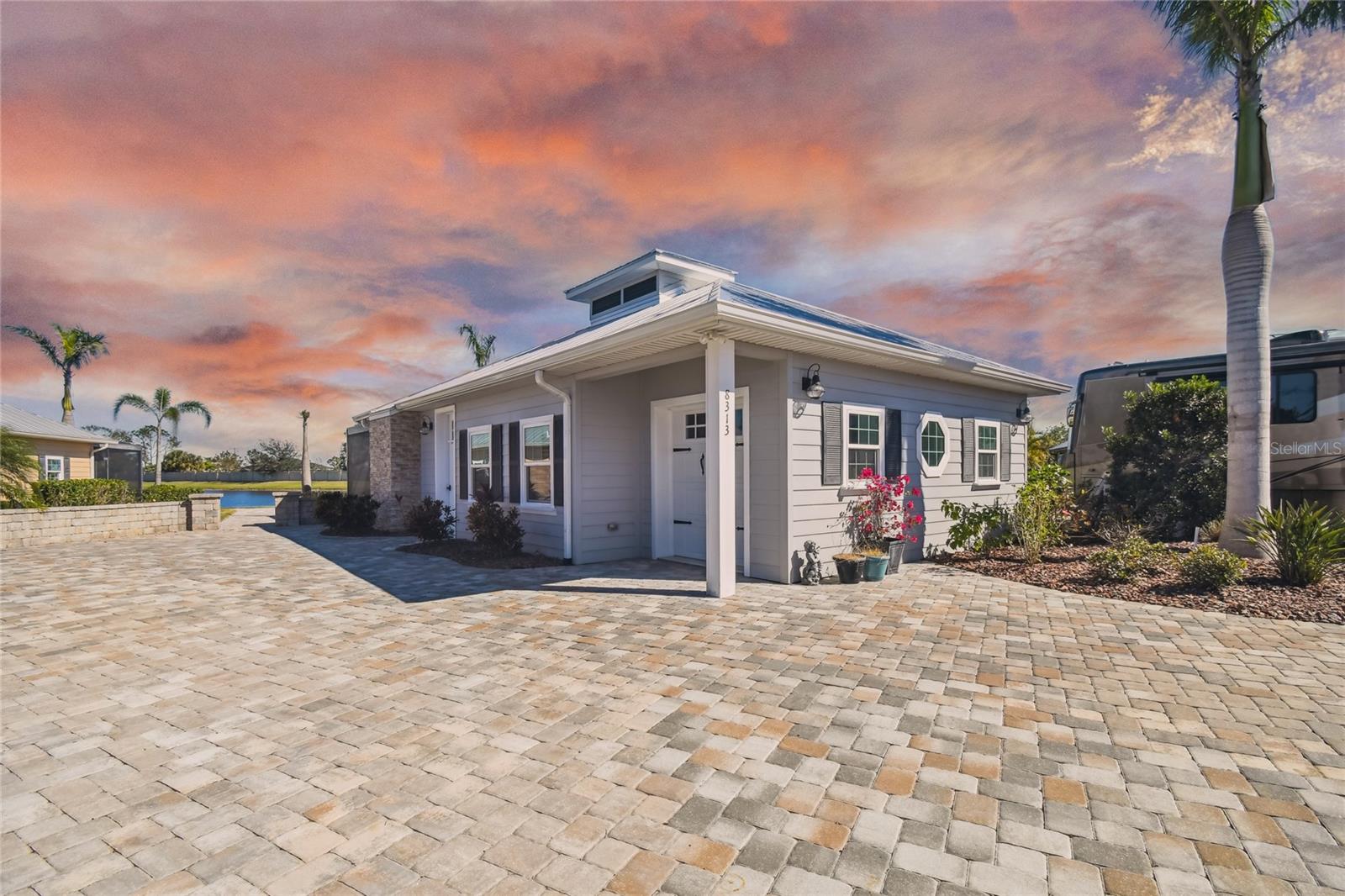 THORNTON CRK MOTORCOACH RESIDENCE - Residential
