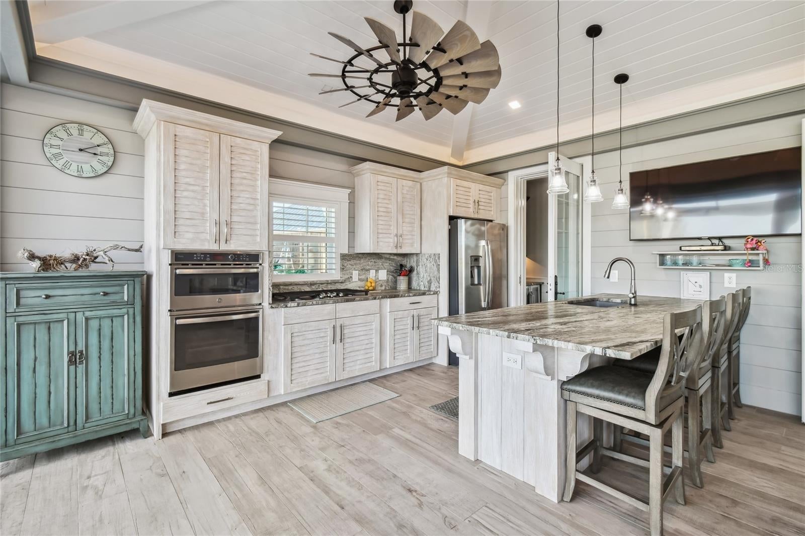 THORNTON CRK MOTORCOACH RESIDENCE - Residential