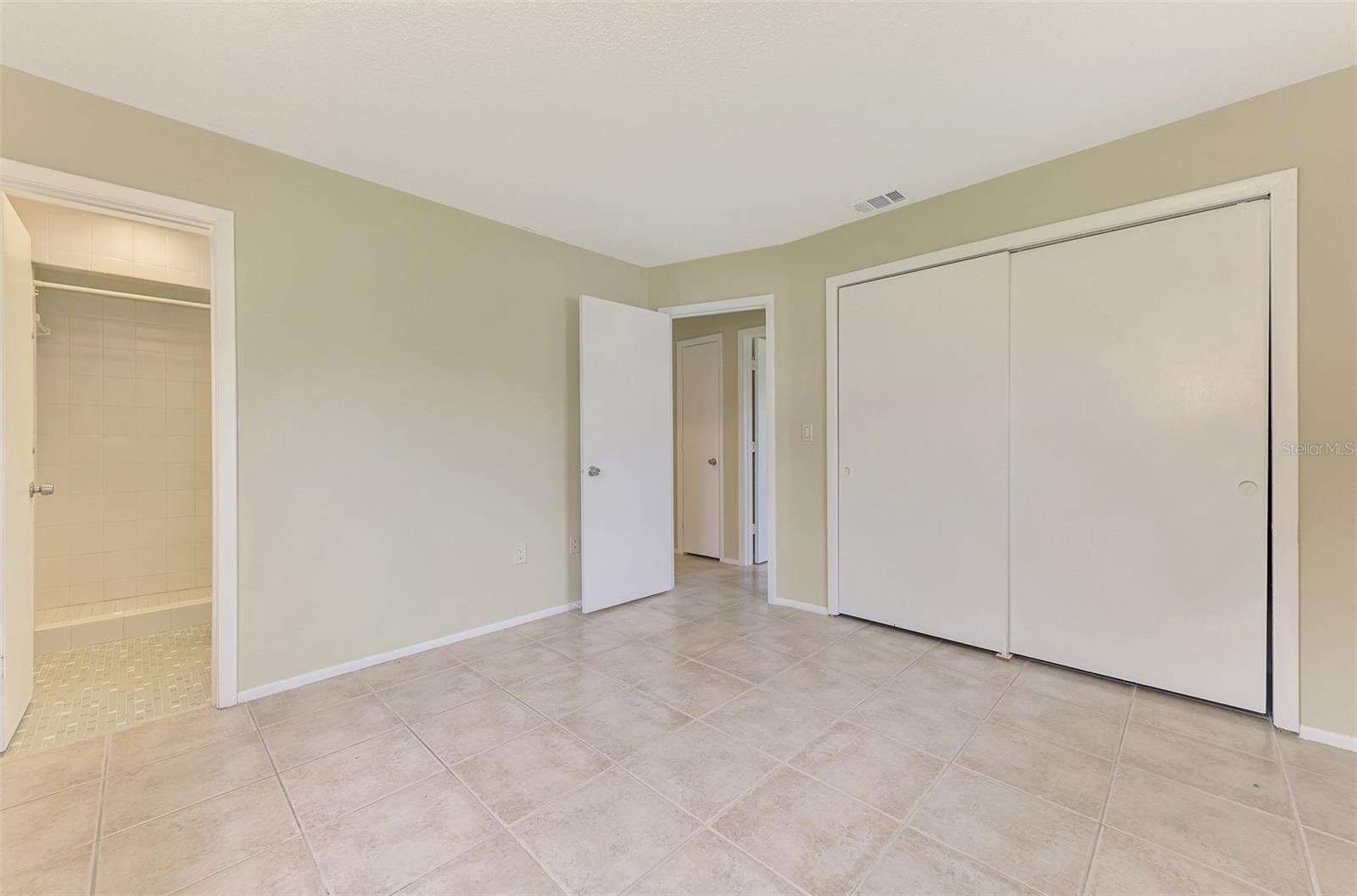 TUDOR CIRCLE 01 - Residential