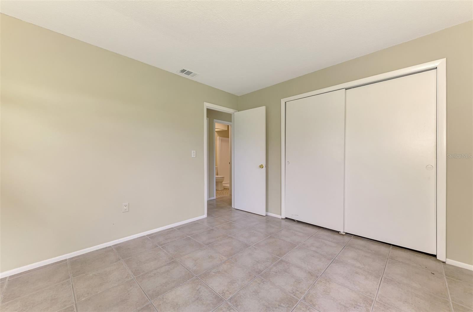 TUDOR CIRCLE 01 - Residential