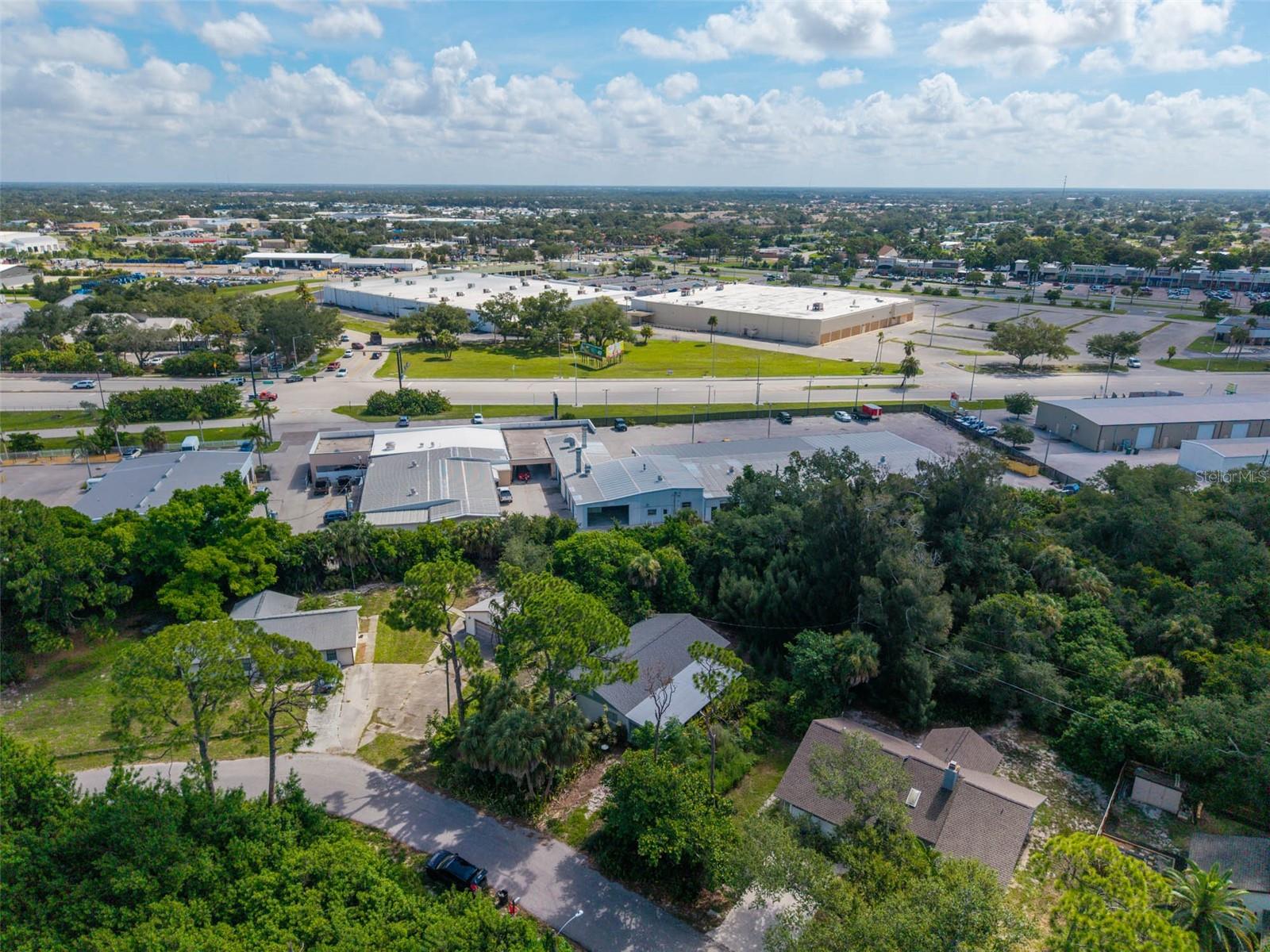1063 - SOUTH VENICE 50 - Residential