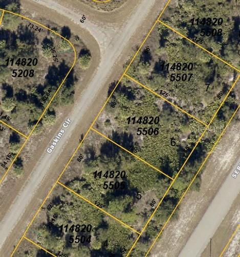 CITY WATER AND NO HOA. The possibilities are endless with this property located near schools, dining and shopping. North Port Aquatic center, Cocoplum Plaza and Wellen Park are just a few of the highhtlights around North Port. Check out this great property today and be a part of the growing city of North Port!