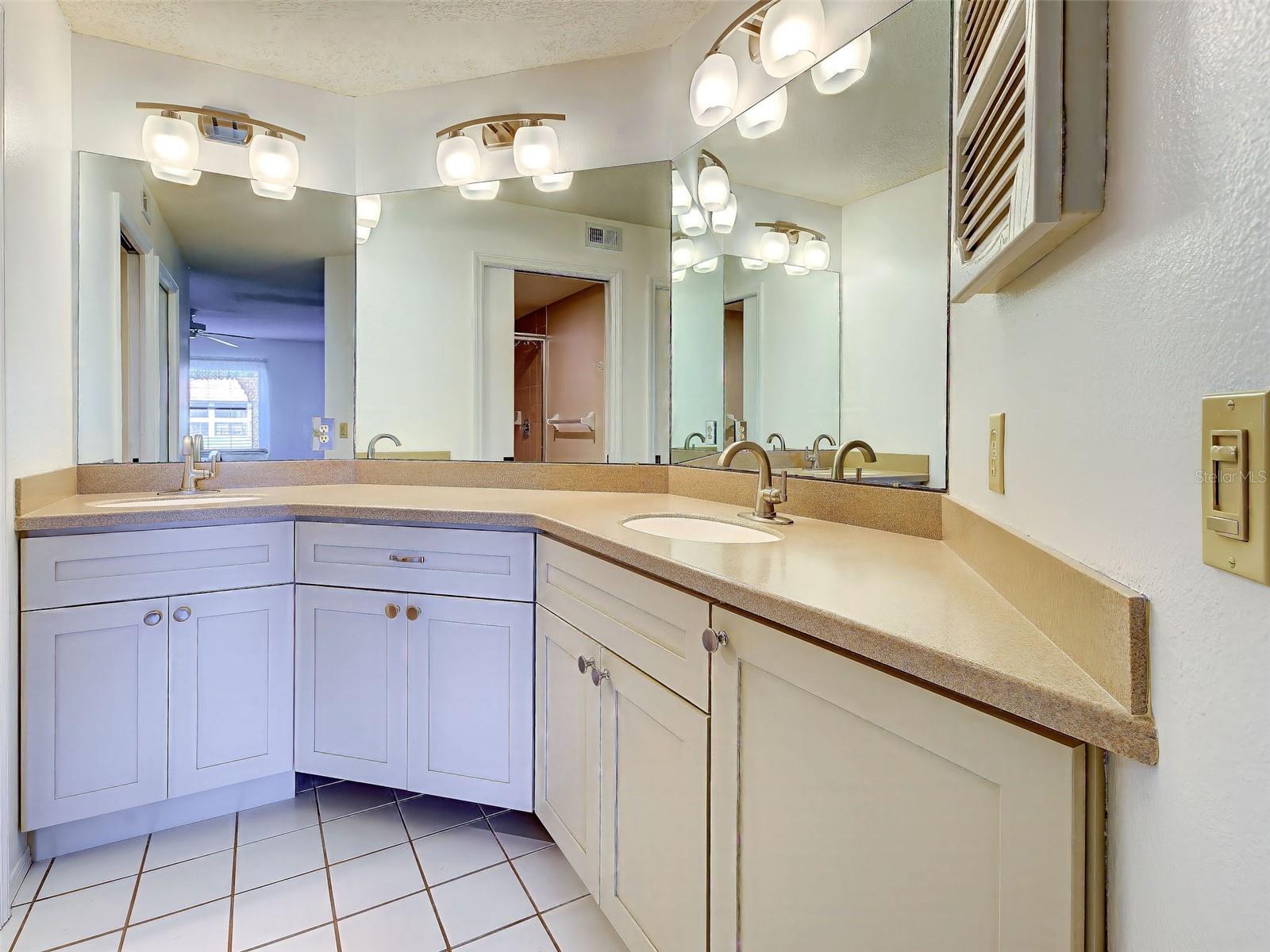 PINE HOLLOW - Residential