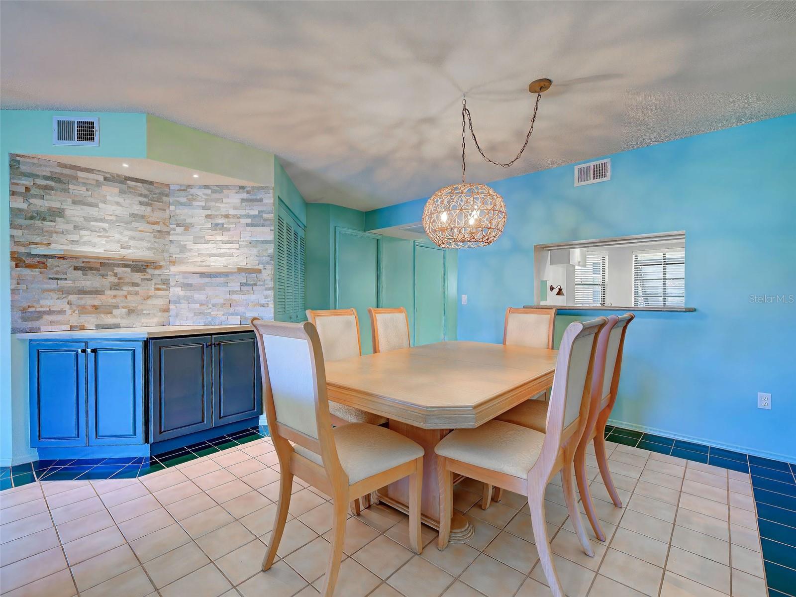 PINE HOLLOW - Residential