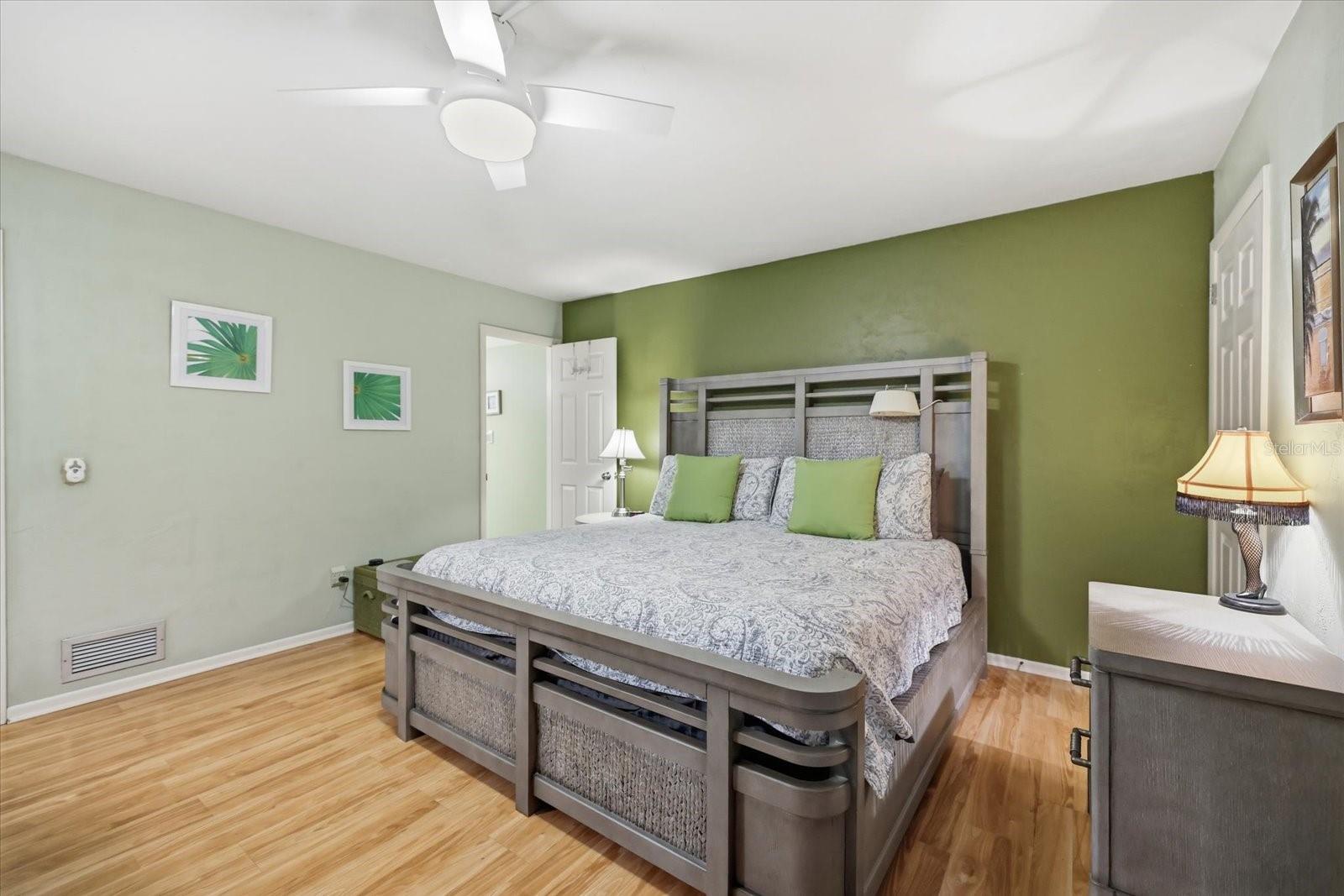 BIRD BAY VILLAGE/LAUREL VILLAS - Residential