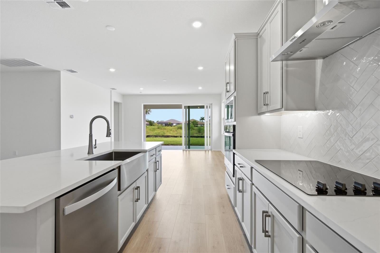 RIVER HALL COUNTRY CLUB - Residential