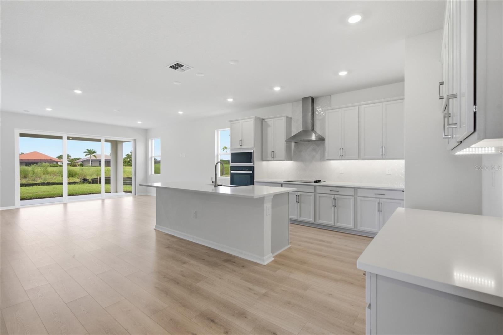 RIVER HALL COUNTRY CLUB - Residential
