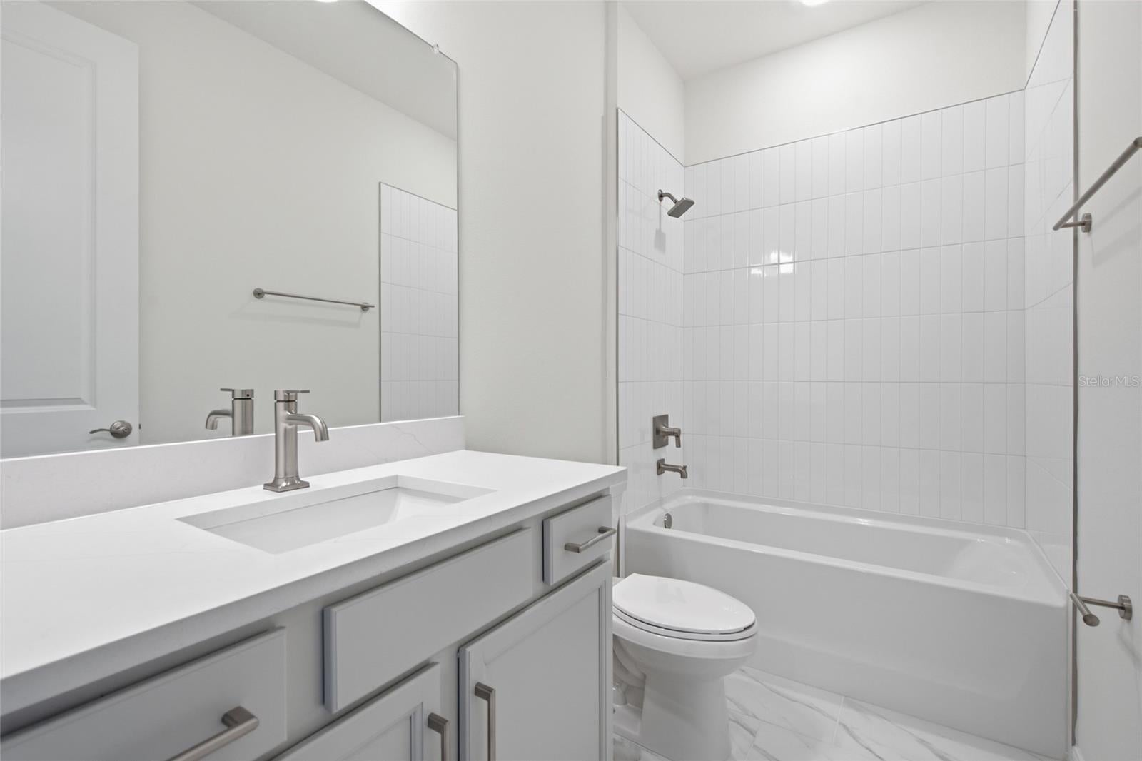RIVER HALL COUNTRY CLUB - Residential