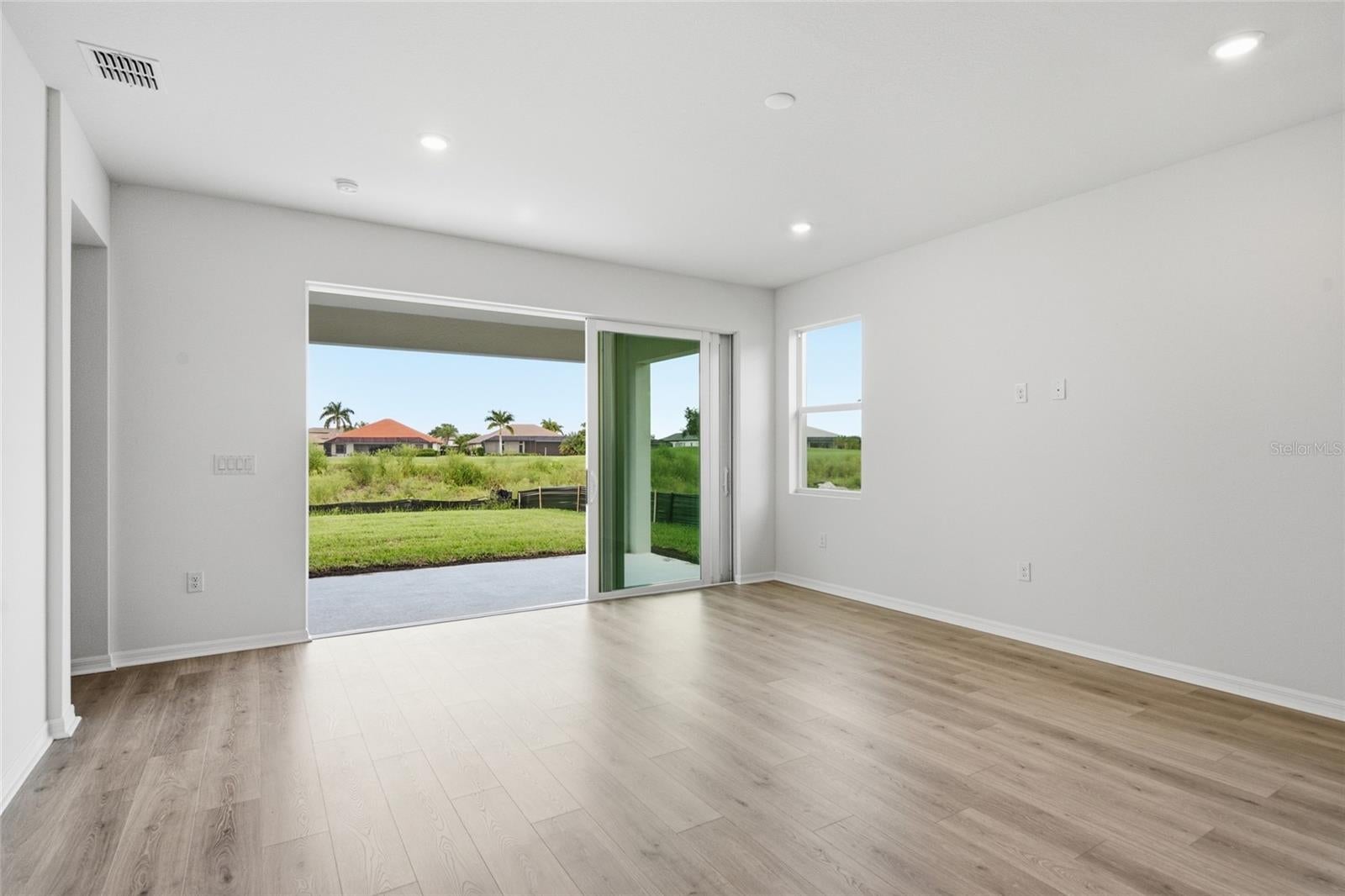 RIVER HALL COUNTRY CLUB - Residential