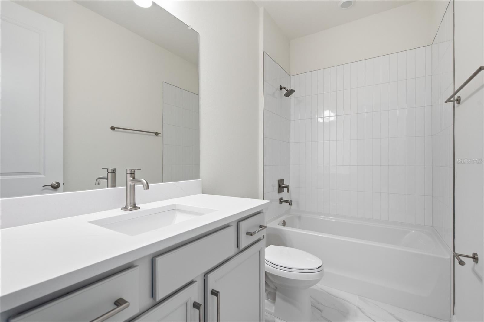 RIVER HALL COUNTRY CLUB - Residential