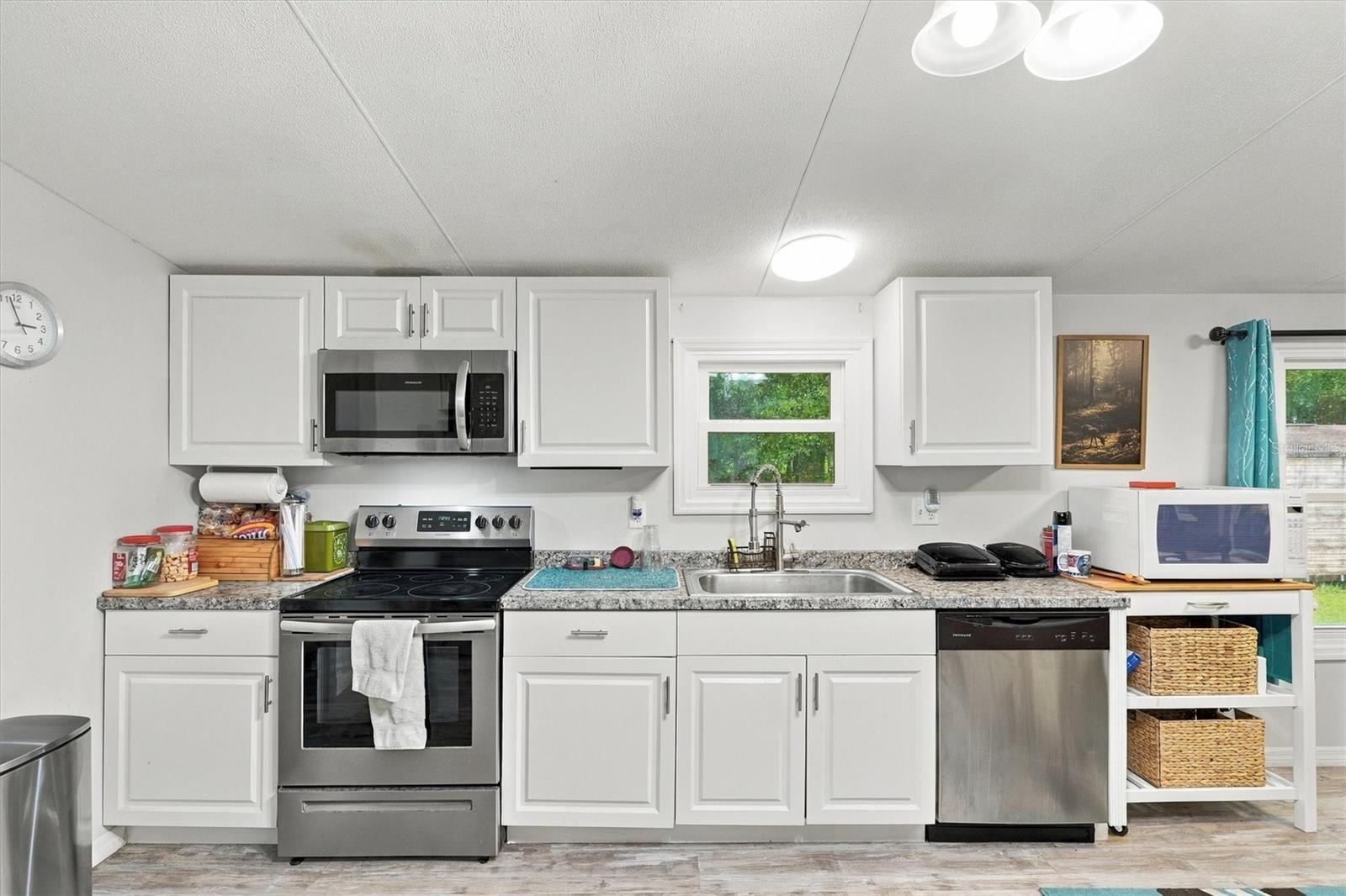 PINEWOOD ESTATES - Residential