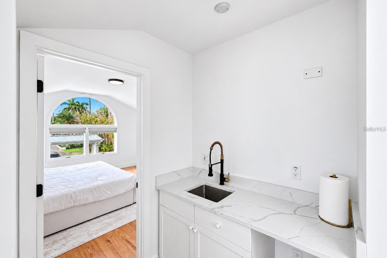 BAY ISLAND - Residential