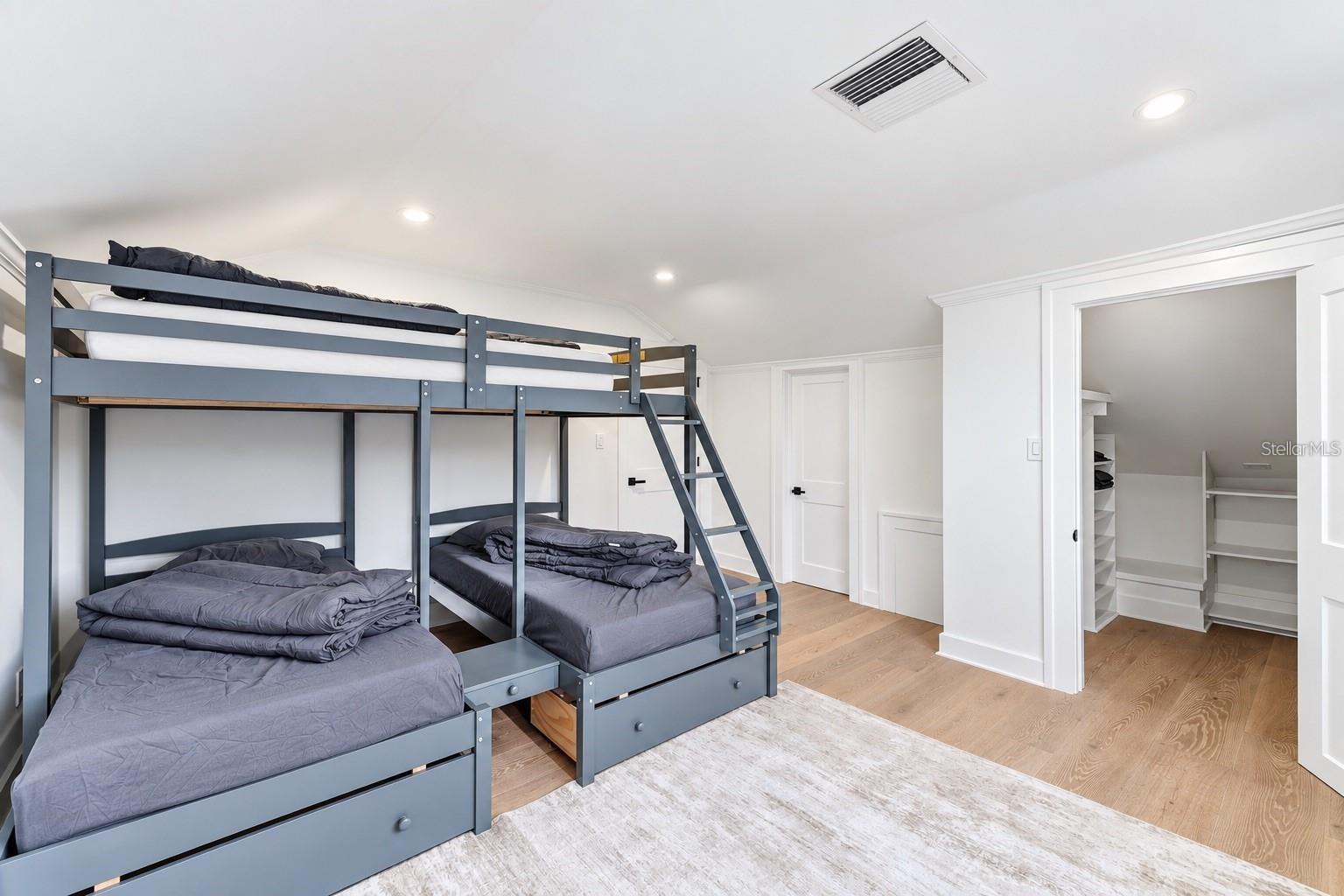 BAY ISLAND - Residential