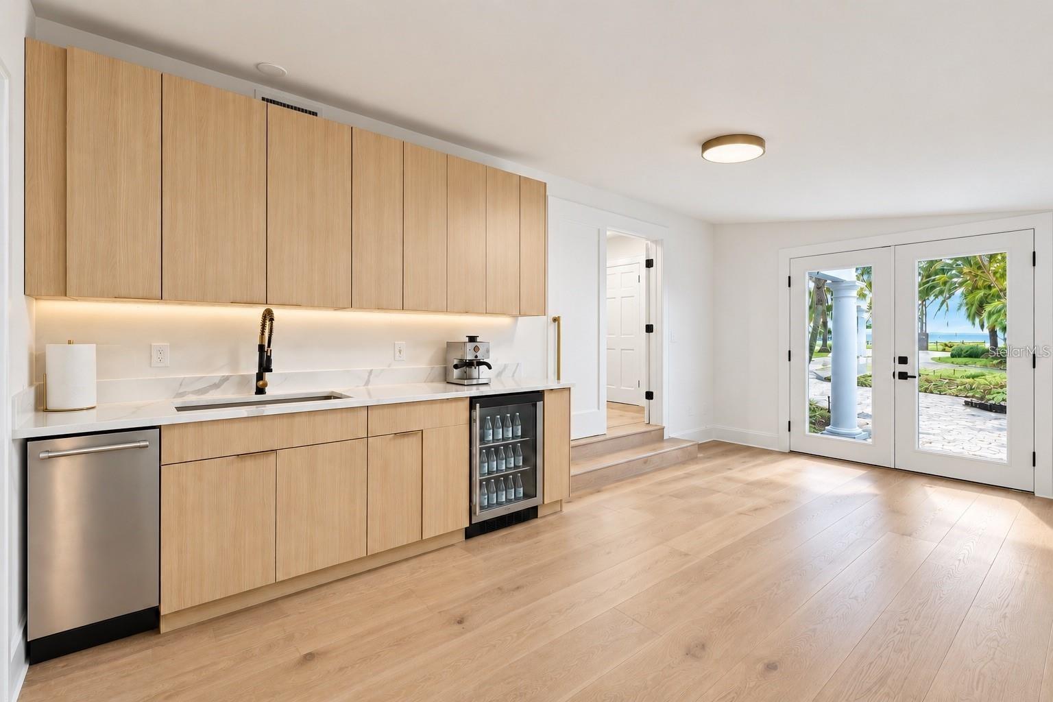 BAY ISLAND - Residential