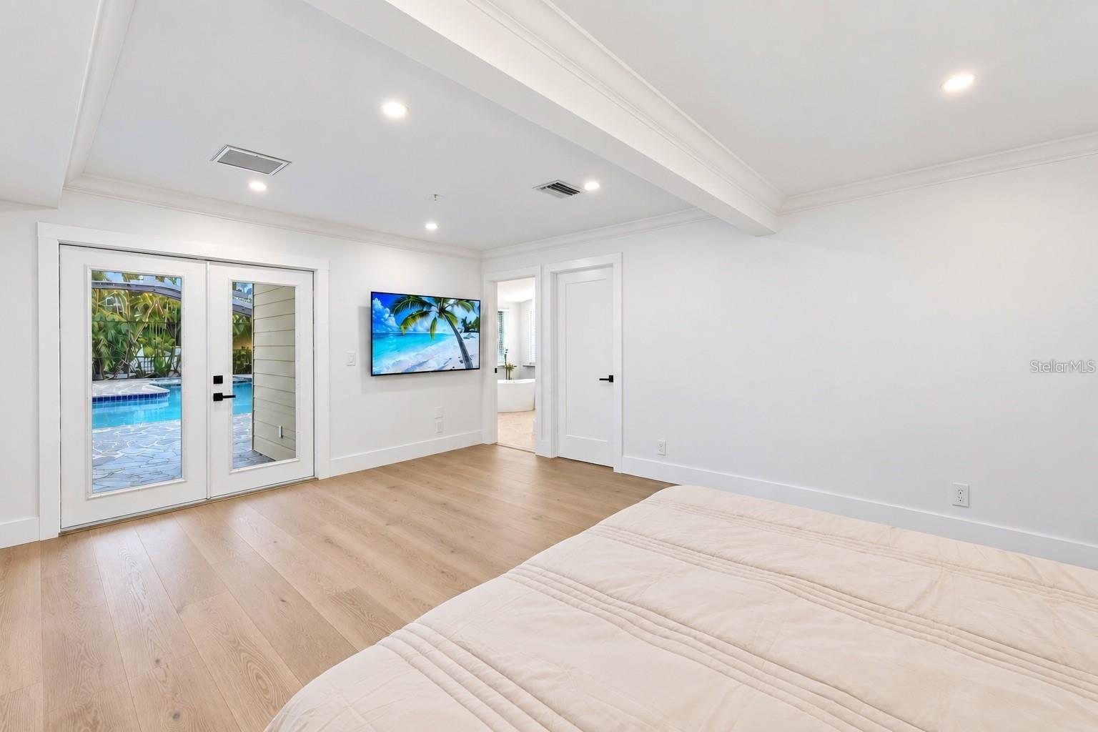 BAY ISLAND - Residential