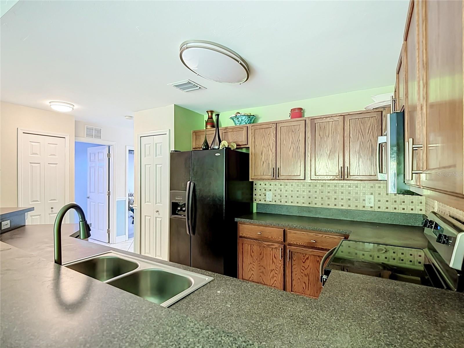LEHIGH ESTATES - Residential Income