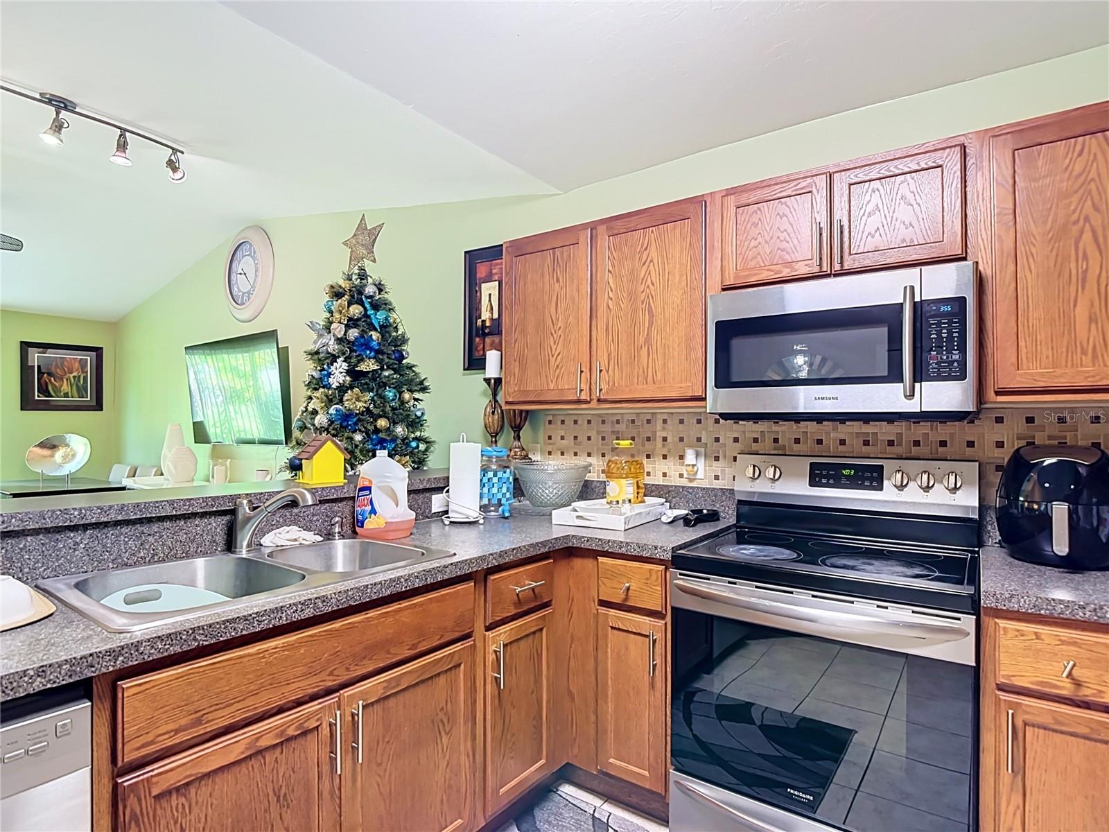 LEHIGH ESTATES - Residential Income