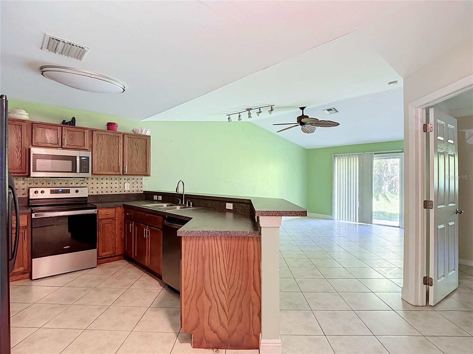 LEHIGH ESTATES - Residential Income