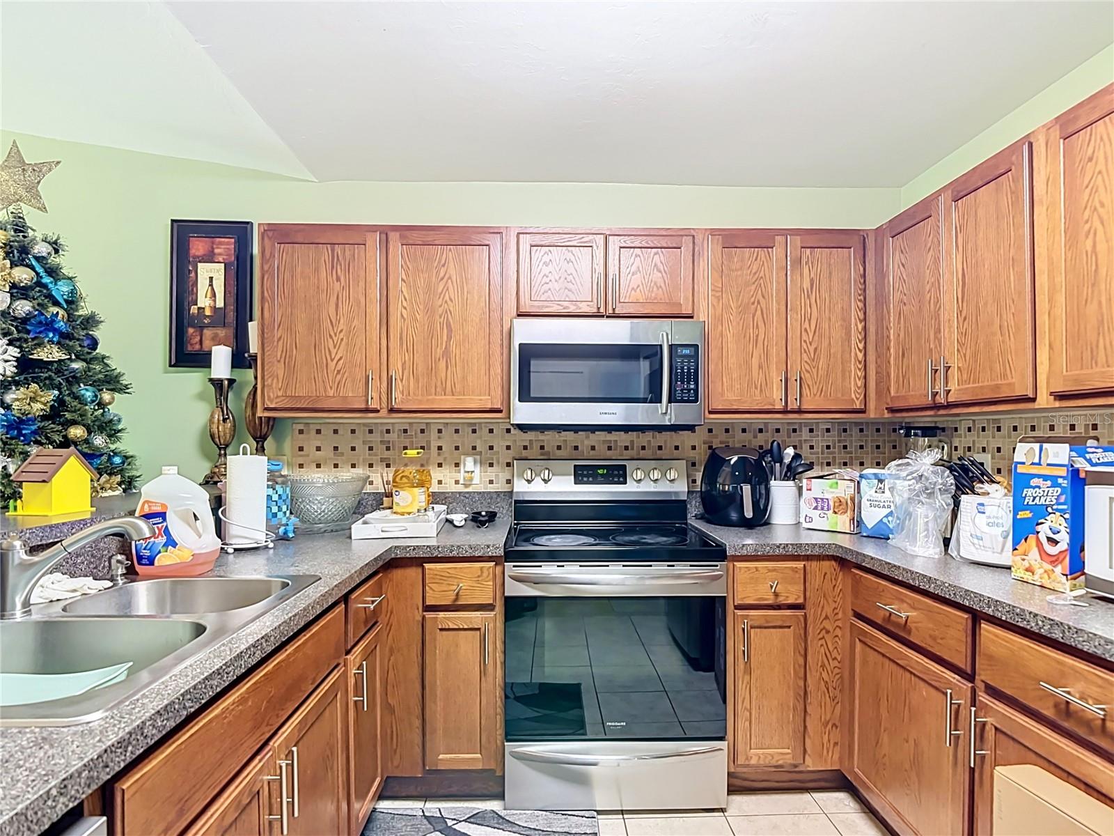 LEHIGH ESTATES - Residential Income