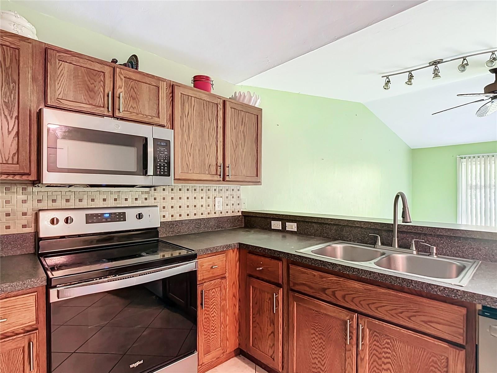 LEHIGH ESTATES - Residential Income