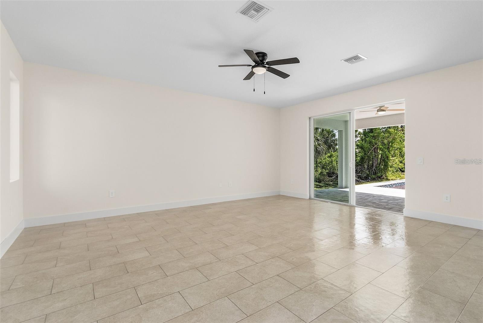 ROTONDA LAKES - Residential